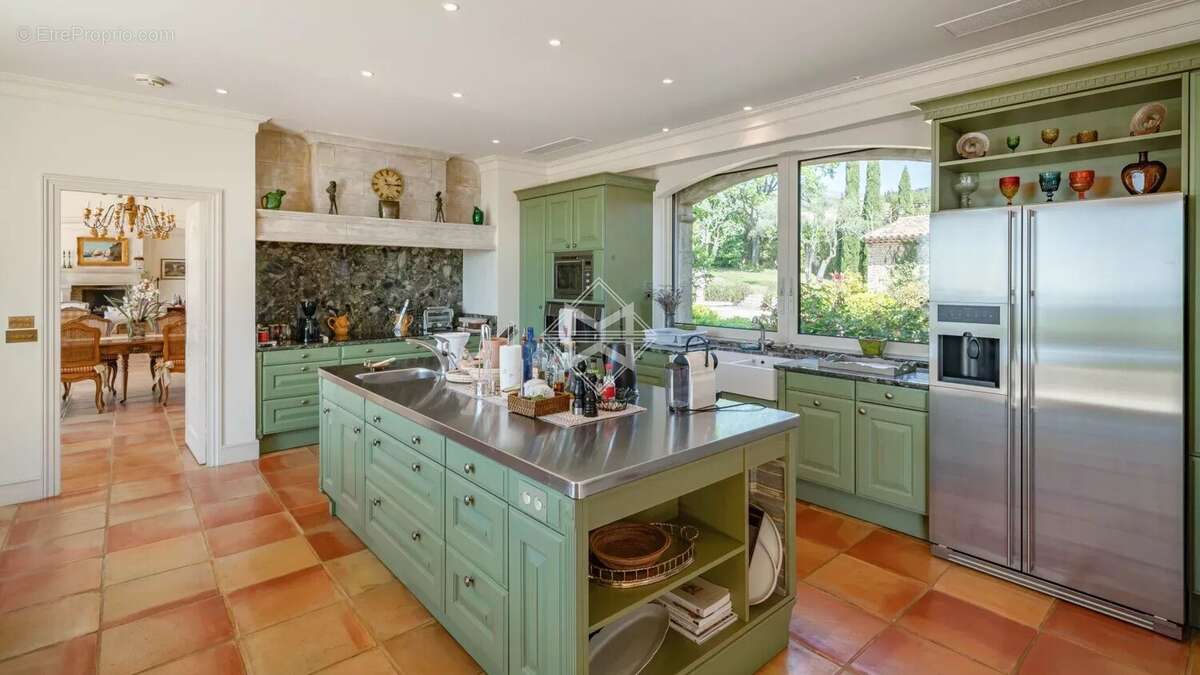 Maison à CHATEAUNEUF-GRASSE