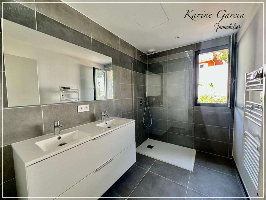 Six fours les plages - construction recente - appartement de type 3 - jardin 72 m² - parking privatif sous sol - photo 11