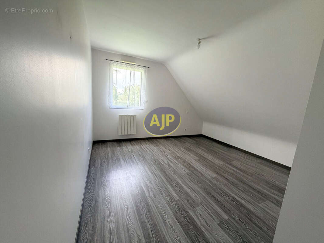 Maison à LA CHAPELLE-DE-BRAIN