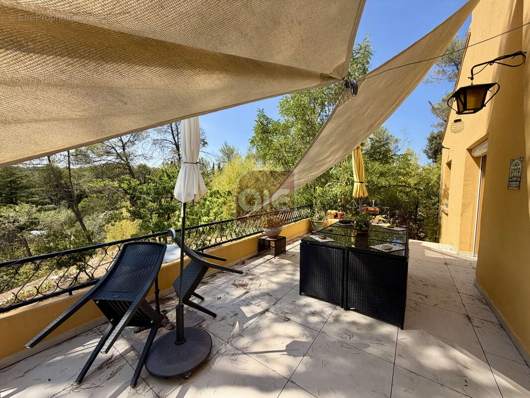 EXCLUSIVITÉ A.I.E.: Sur une parcelle piscinable de 2243 m2, Villa familiale de plus de 150 m2 habitables - photo 6
