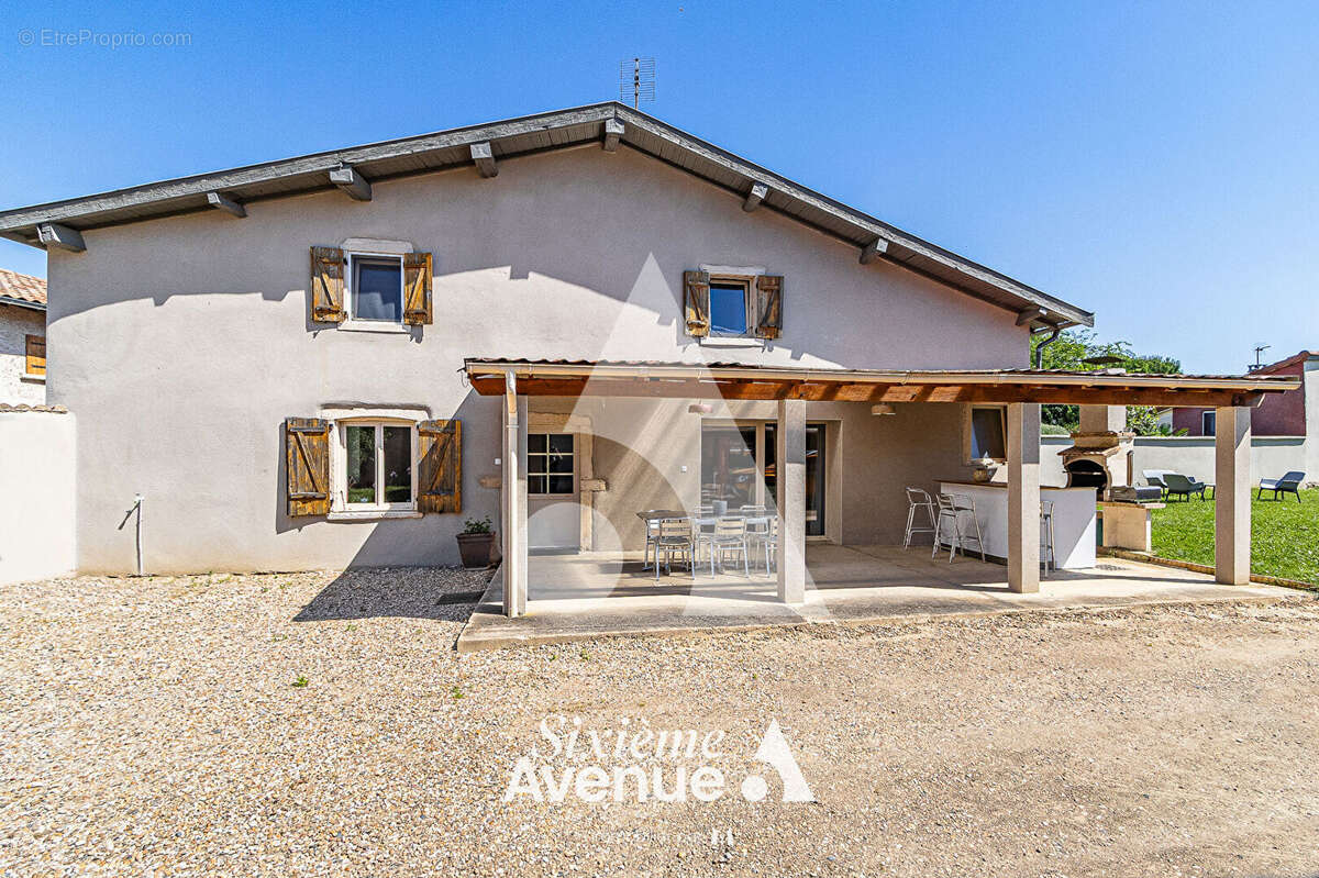QUINCIEUX CENTRE ? Maison 112 m² avec beau jardin, terrasse couverte, 3 chambres - photo 10