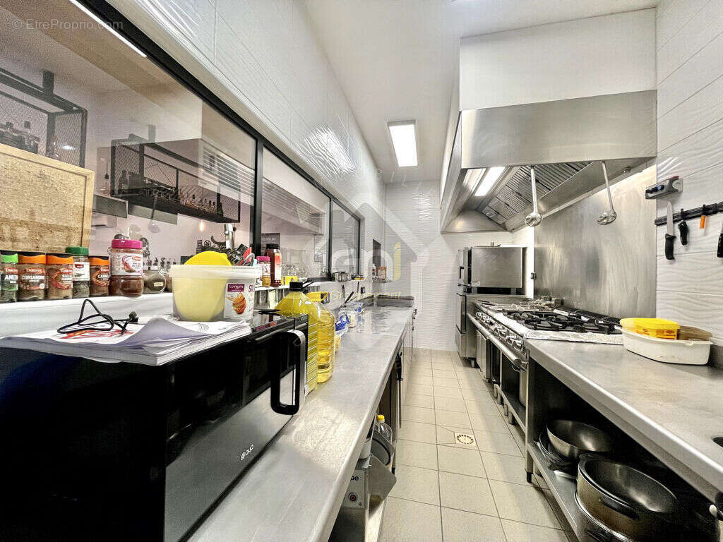 Commerce à AIGUES-VIVES