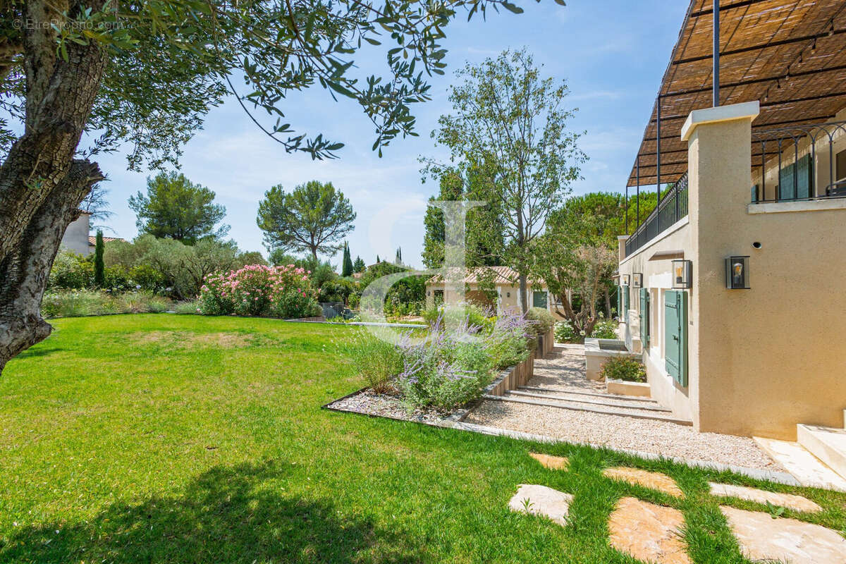 Maison 300 m² à Fontvieille  - photo 6