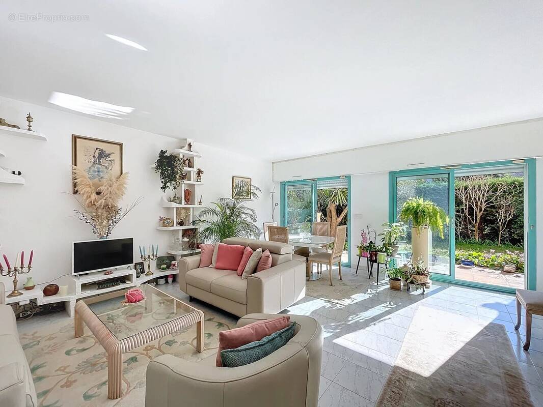 Appartement à MANDELIEU-LA-NAPOULE