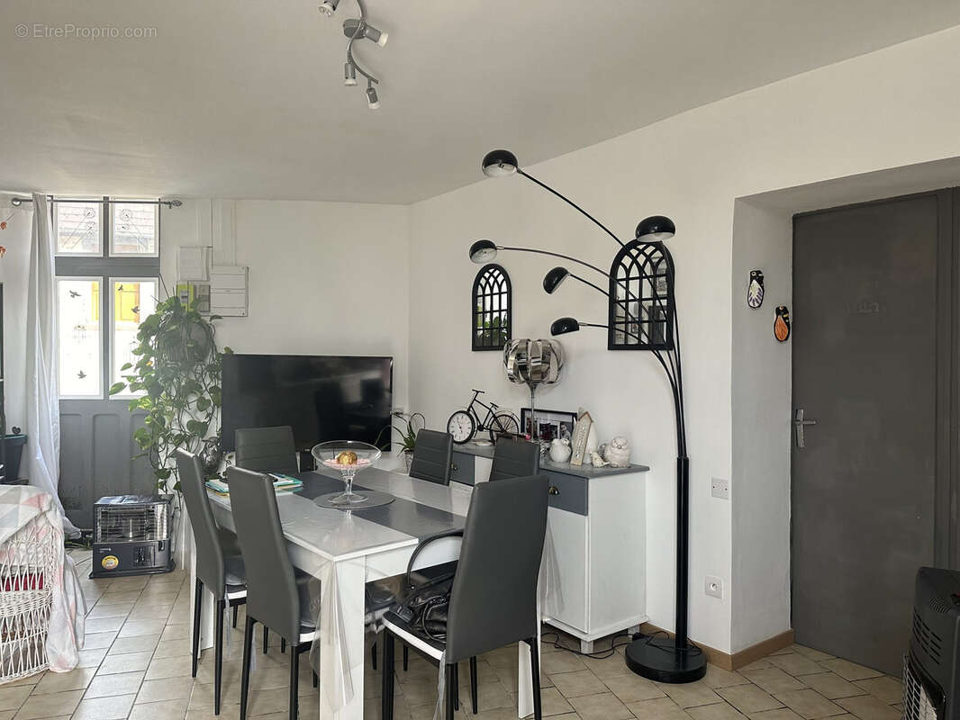 Appartement à AINAY-LE-CHATEAU