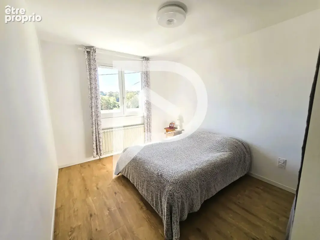 Maison de 112 m² et appartement de 50 m² sur un terrain de 1080 m². - photo 8