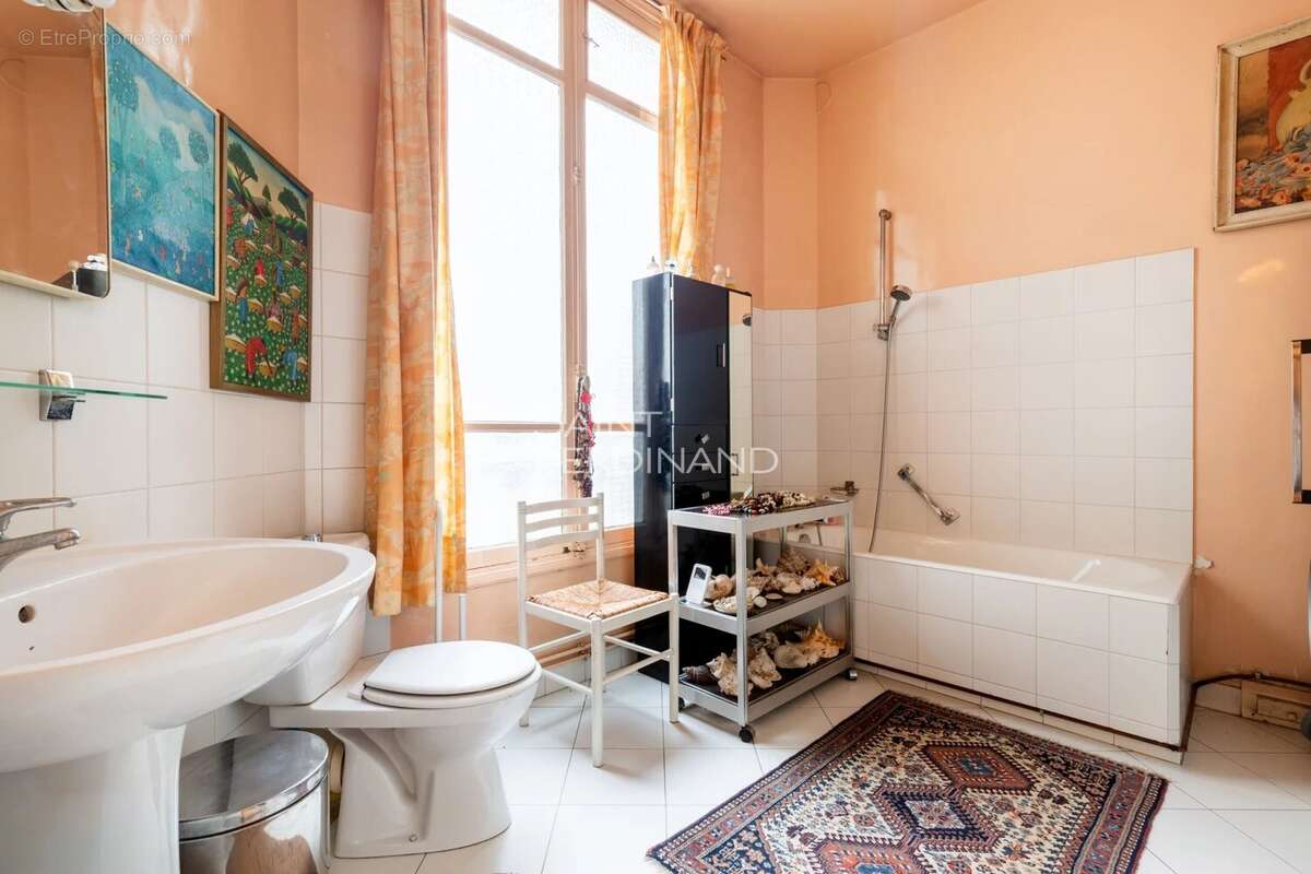 Appartement à PARIS-17E