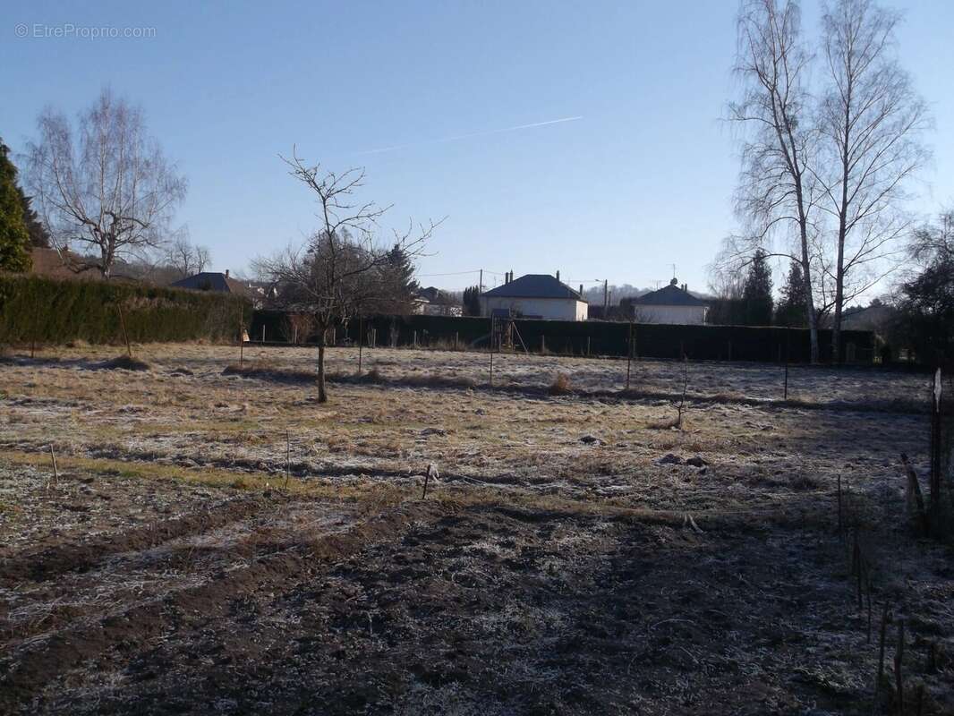 Terrain à BRUYERES-ET-MONTBERAULT