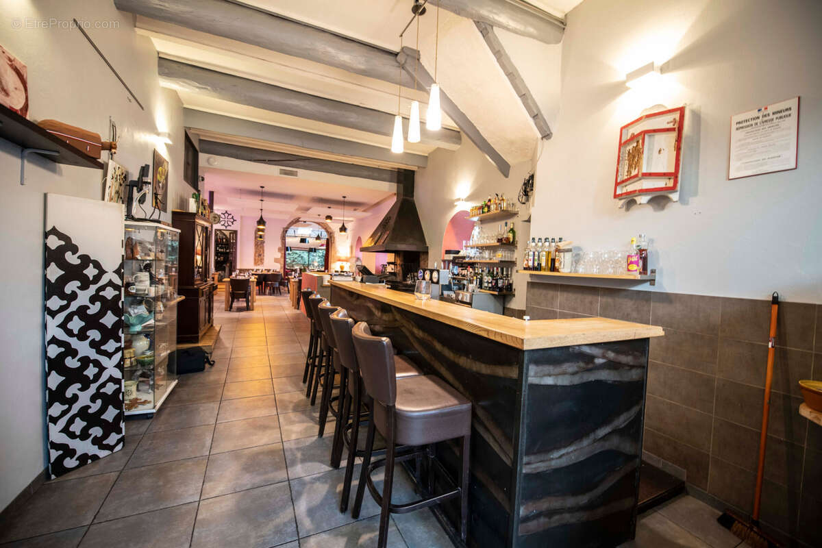 Commerce à SAINT-SATURNIN-DE-LUCIAN