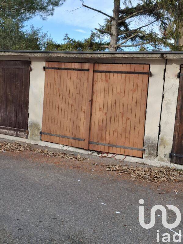 Photo 1 - Parking à VALREAS