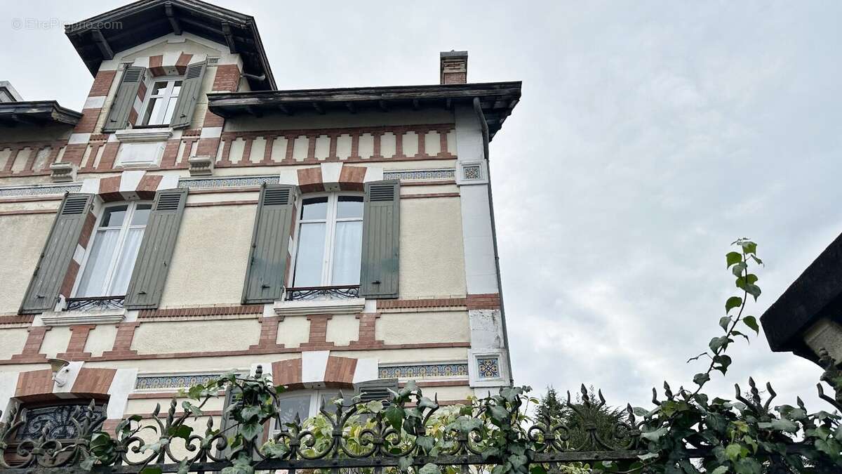 Maison de maitre de type t8 de 202 m2 avec piscine - photo 22