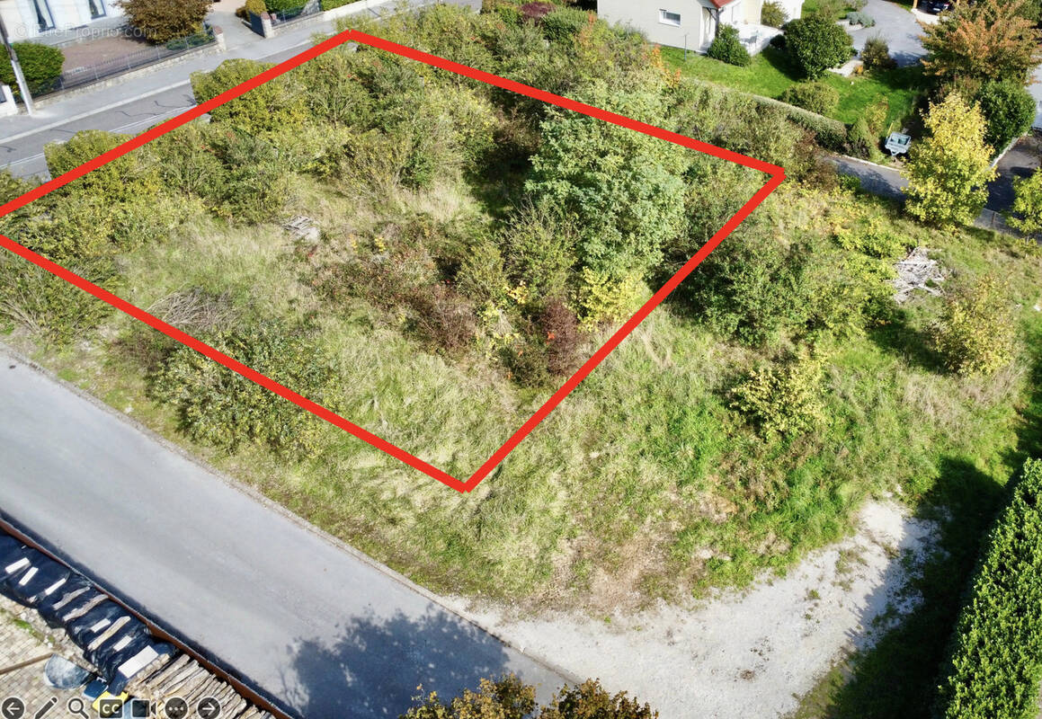 Terrain à SAINT-VIT