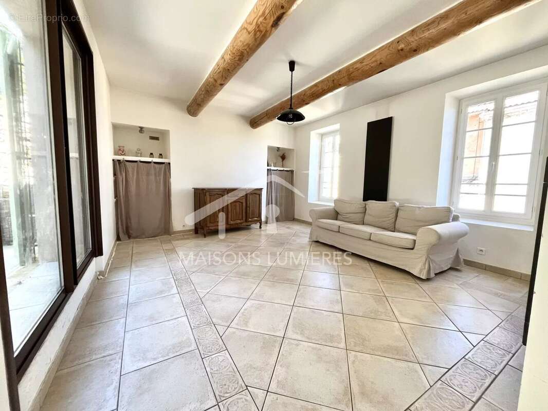 Maison à SAINT-SATURNIN-LES-APT