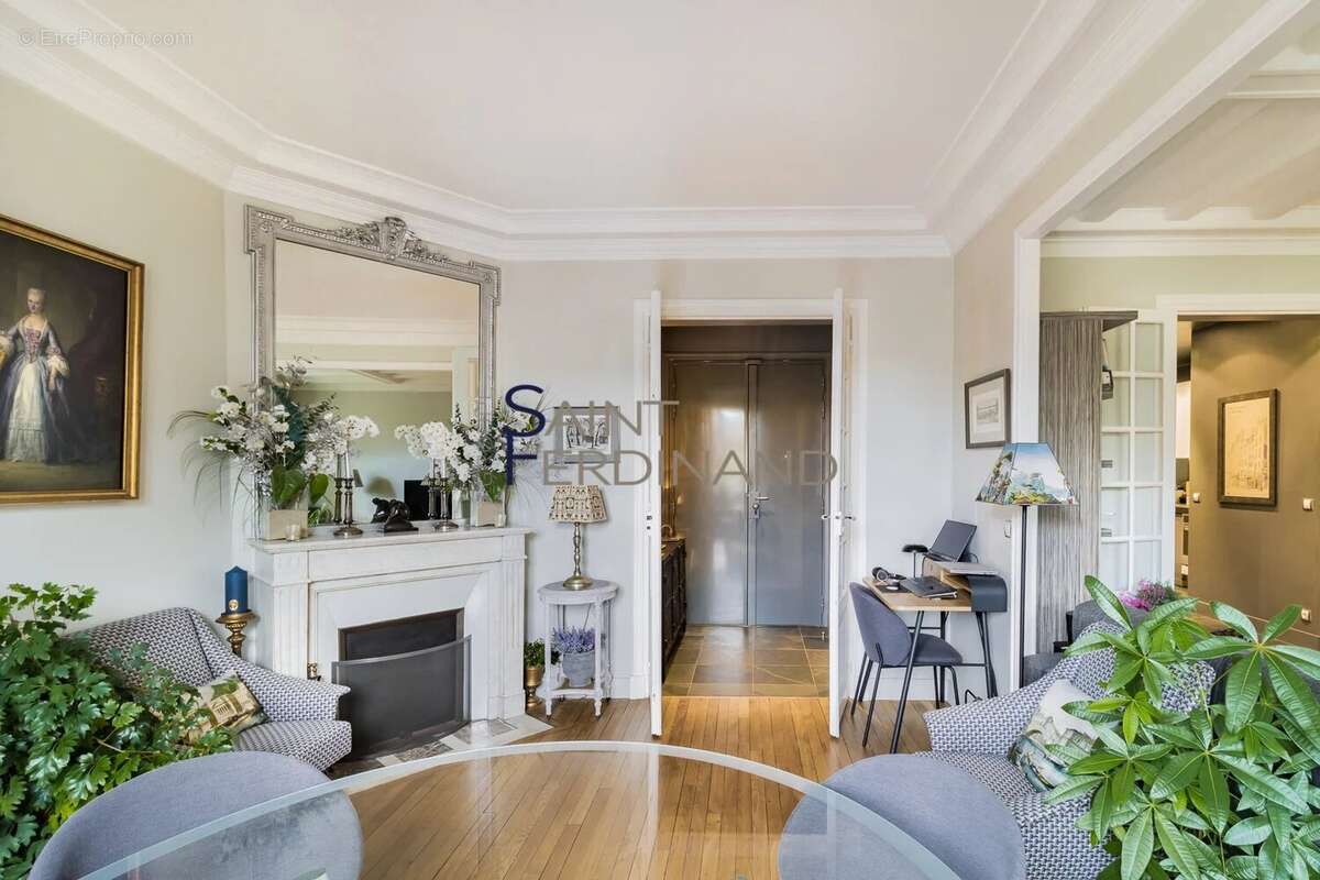 Appartement à PARIS-16E