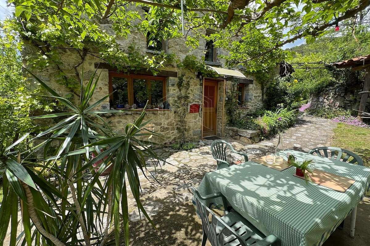 Maison à SAINT-LAURENT-DE-CERDANS