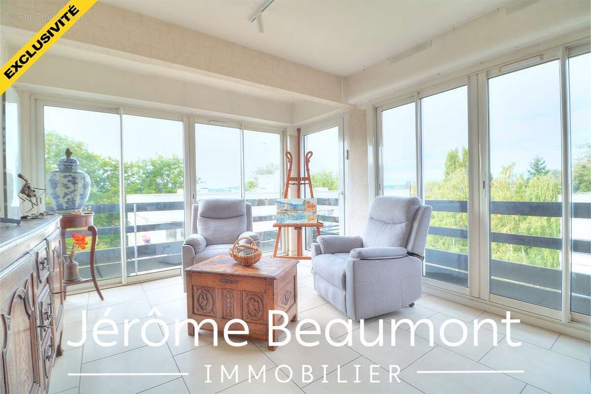 Appartement à EZANVILLE