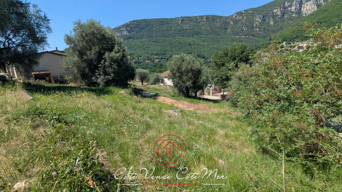 Terrain à TOURRETTES-SUR-LOUP