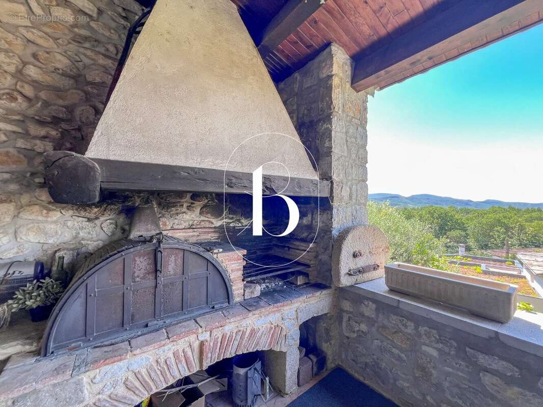Maison 350 m² à Bessas  - photo 14