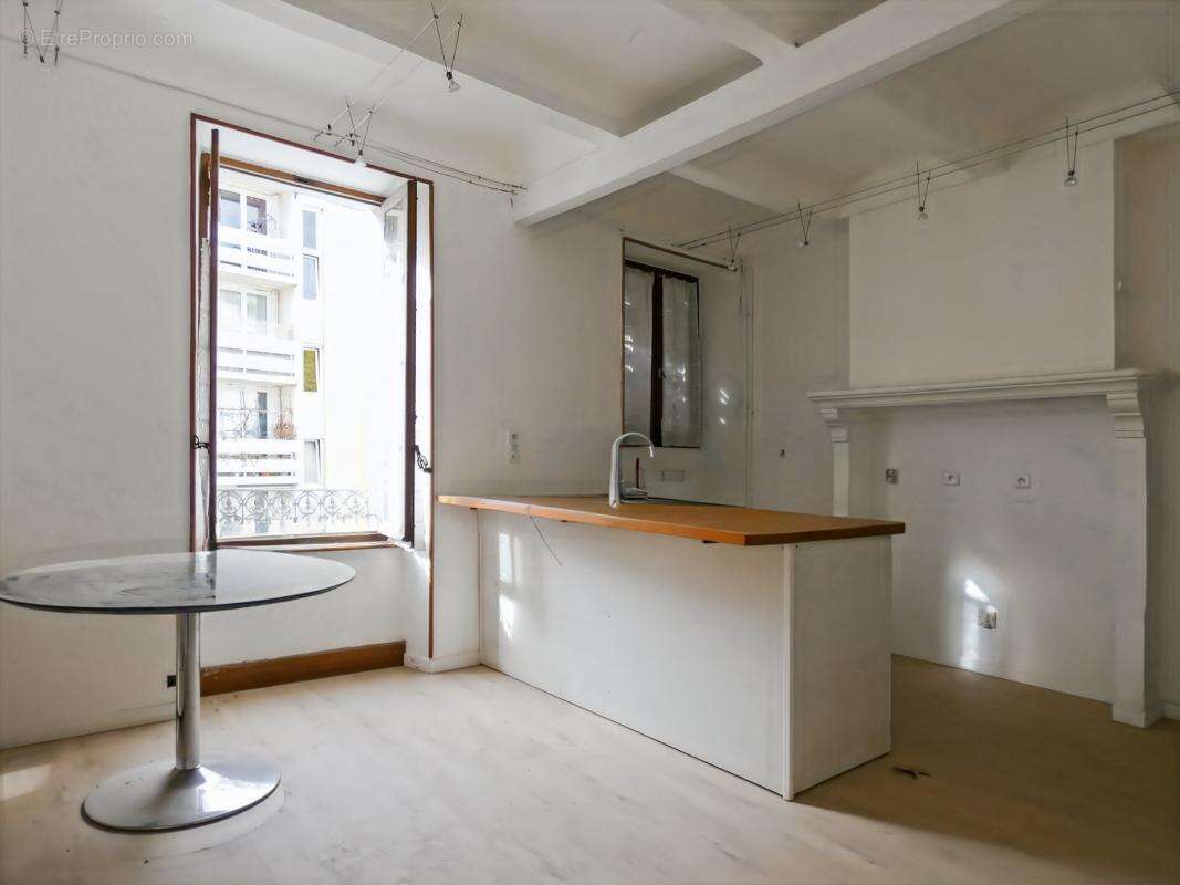 Immeuble Alès 160 m2, local commercial et trois appartements - photo 13