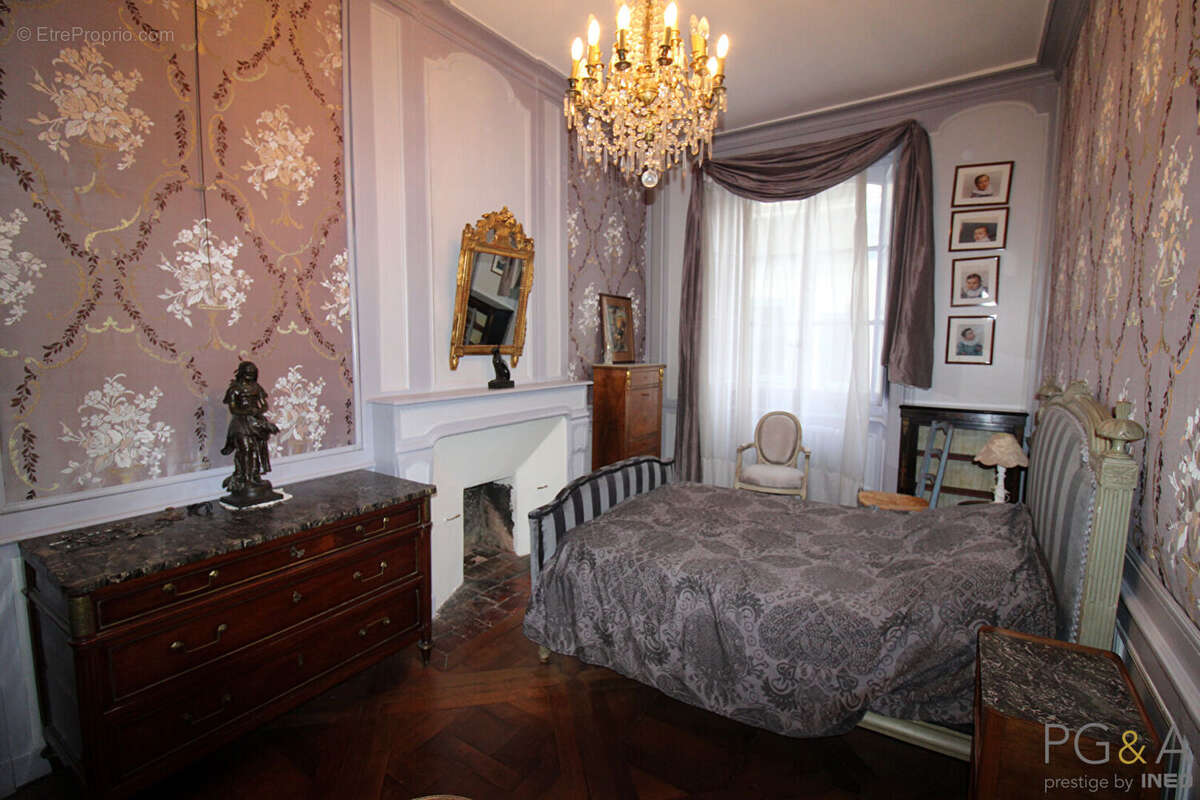 Rennes  Centre ville - Appartement XVIII ième - photo 3