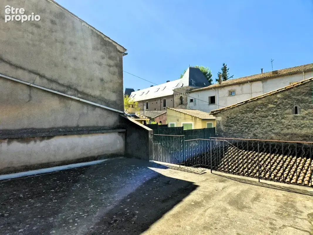 Maison de ville a renover avec grand garage, cour et terrasse - photo 10