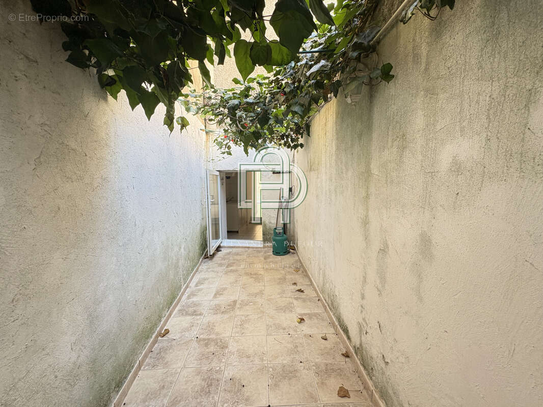 Maison à OUVEILLAN