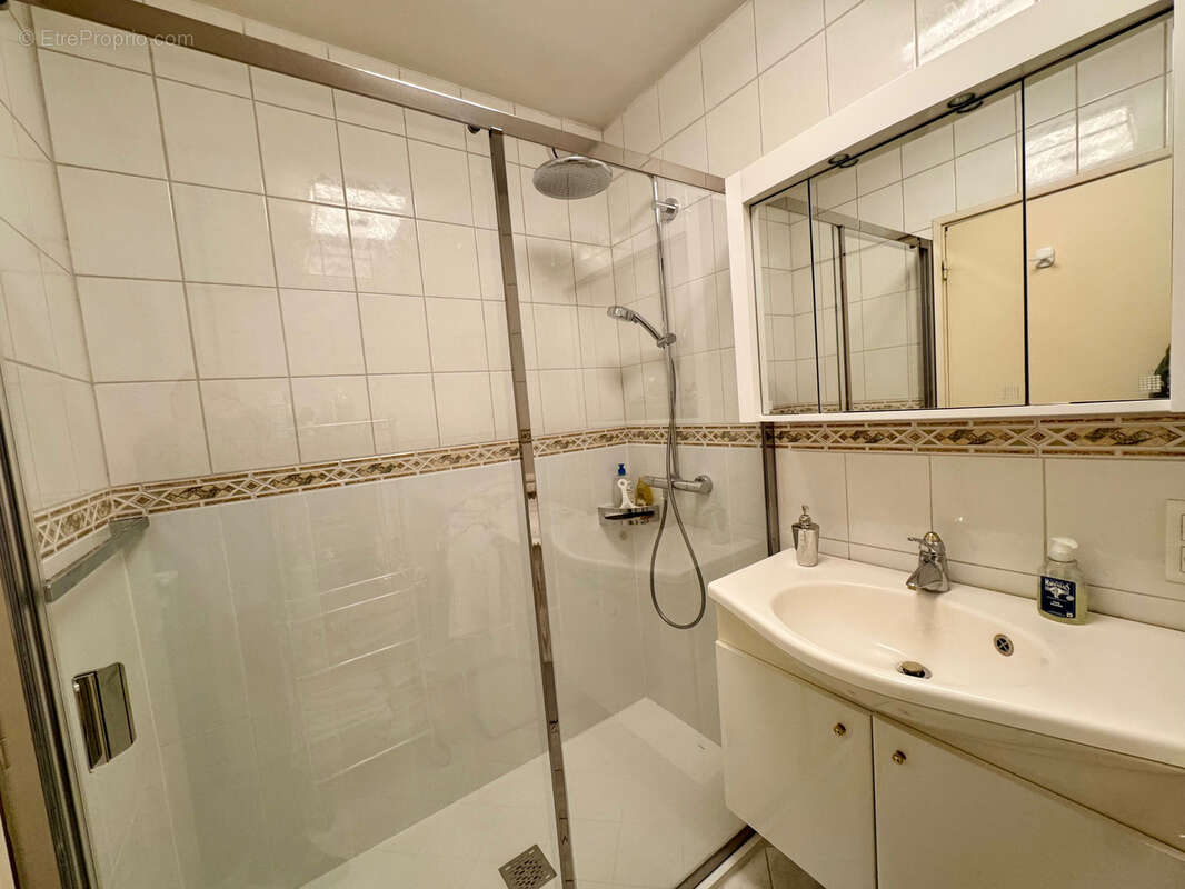 Appartement à VALLAURIS