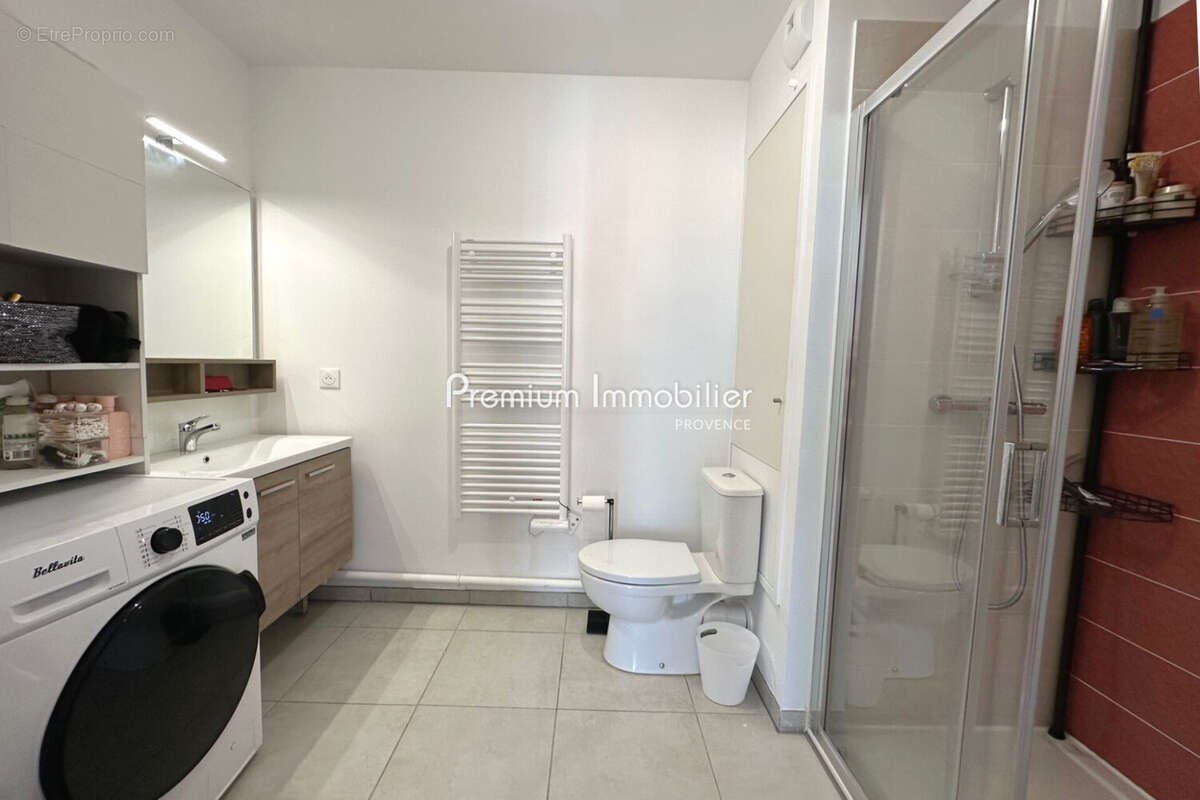 Appartement à LE PUY-SAINTE-REPARADE