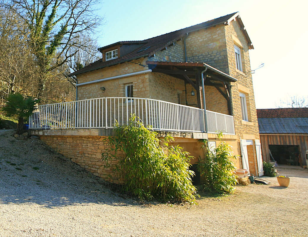 Maison en pierre avec grange - photo 3