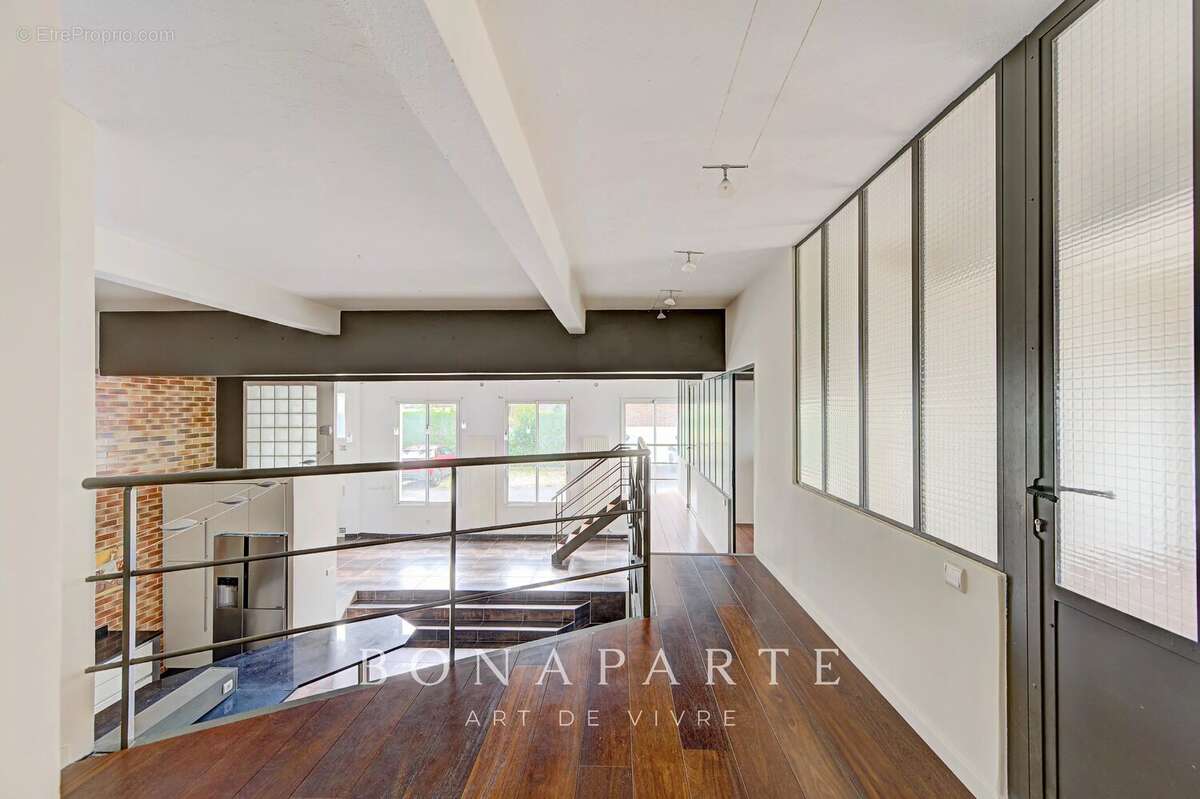 COLOMBES gare - Loft de 205 m²  Terrasse privative  Double parking - photo 9