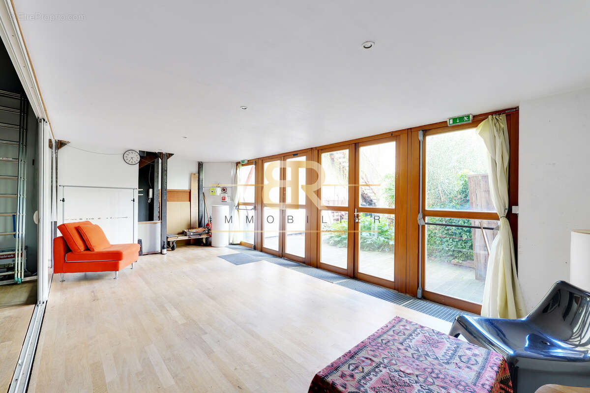 COUP DE CŒUR - LOFT à usage mixte INSONORISÉ de 140m2 à AMÉNAGER à 8mn de la ligne 7 et du RER C - photo 3