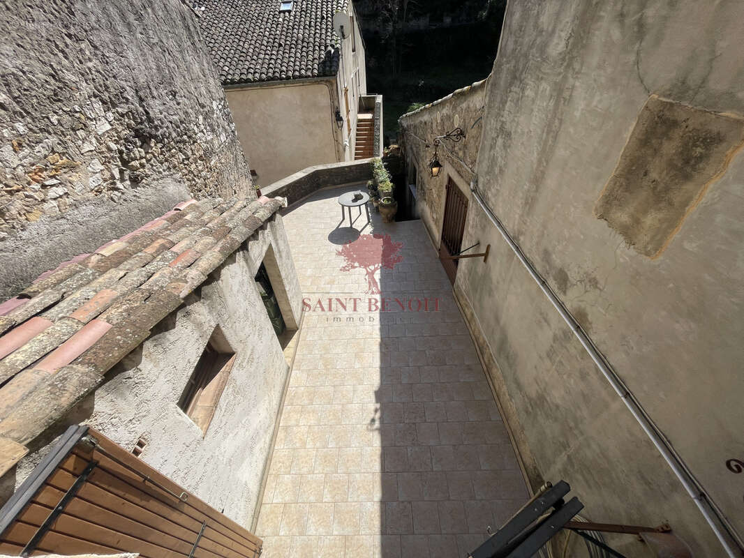 Maison à SAINT-GUILHEM-LE-DESERT