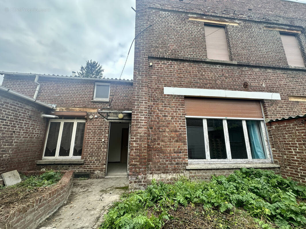 Maison à QUIEVRECHAIN