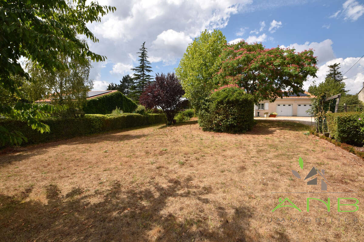 Maison 115 m² à Dirac  - photo 2