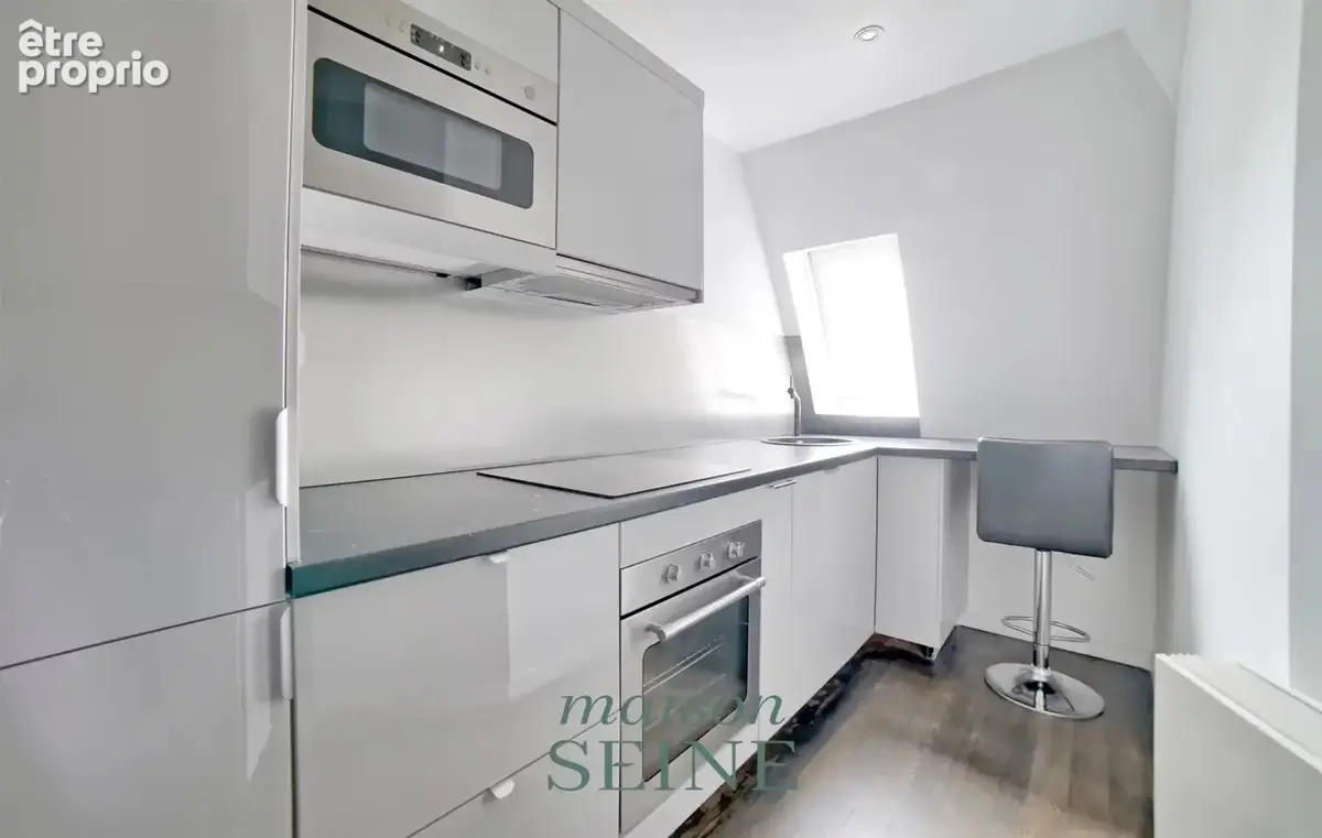 Exclusivité - Neuilly Mairie - Dernier étage - Appartement duplex deux chambres en parfait état - Vue dégagée - photo 5
