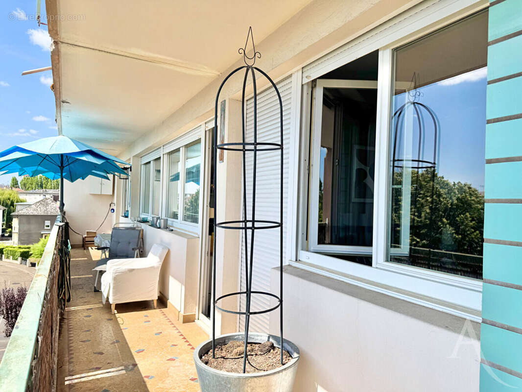 COUP DE COEUR sur ce spacieux T5 avec garage, ascenseur et grand balcon ! Proche centre ville - photo 8