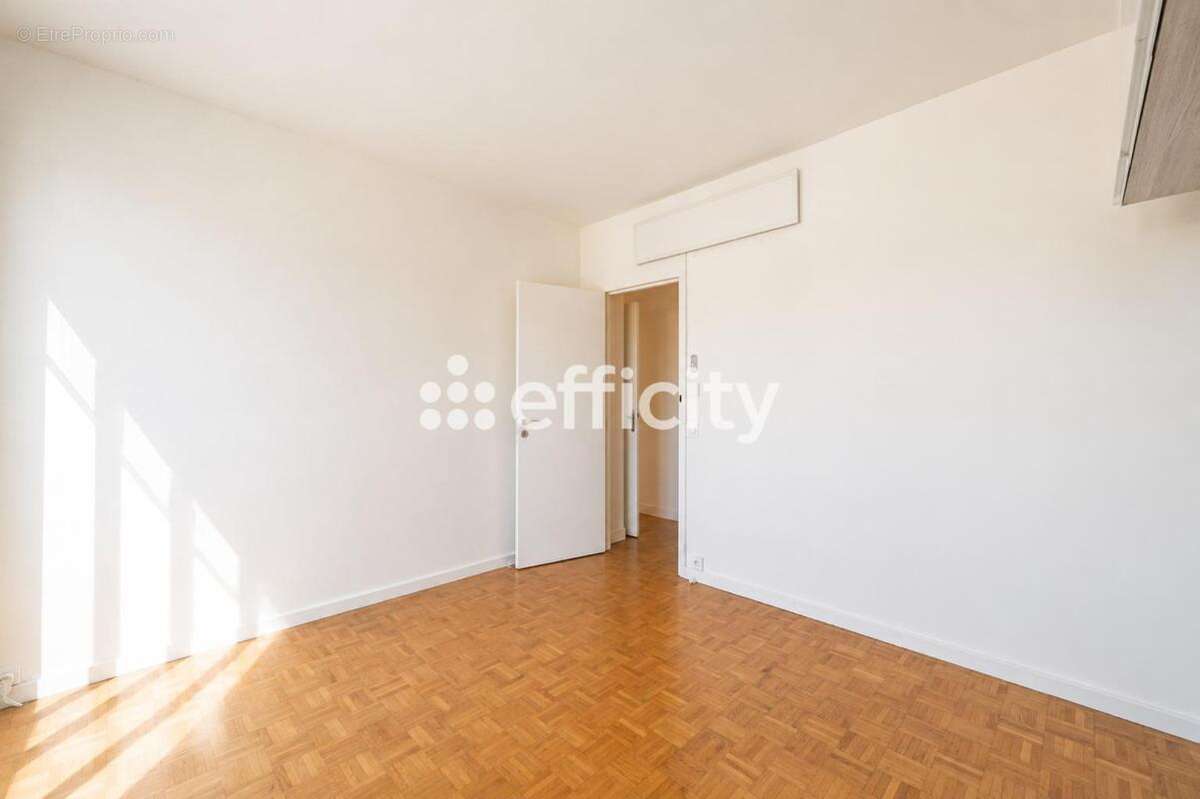 Appartement à SURESNES