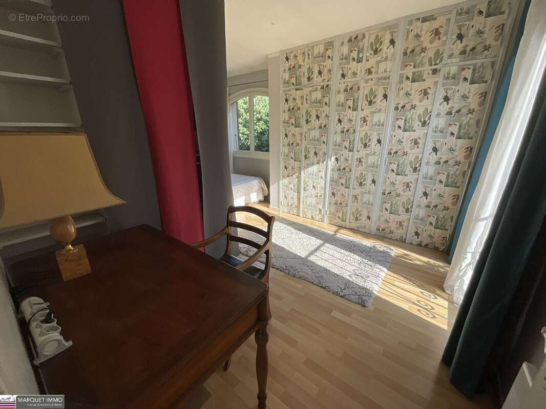 Découvrez cet ensemble immobilier composé de 2 villas indépendantes T6 de 179 m² et T3 de 59 m² en 4 faces sur 828 m² de terrain - photo 24