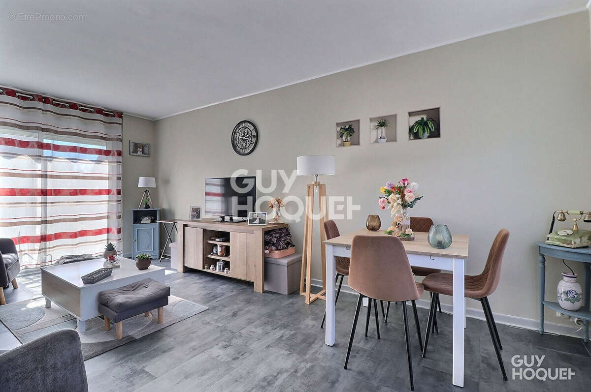 Maison à SAINTE-GENEVIEVE-DES-BOIS