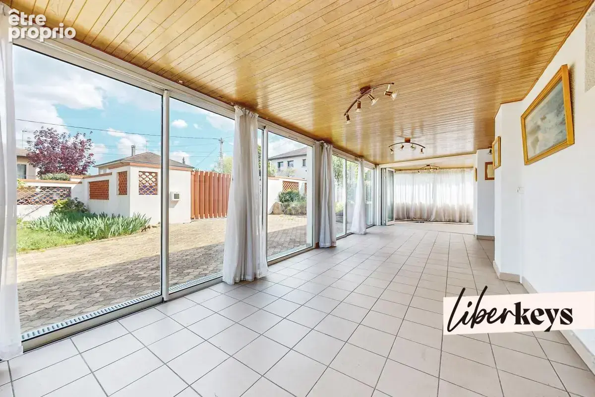 Maison familiale 278 m² avec jardin arboré, piscine, véranda, stationnements – Calme absolu - photo 4
