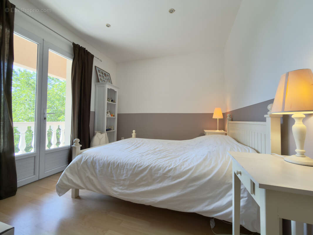 Maison contemporaine avec piscine et jardin - photo 17
