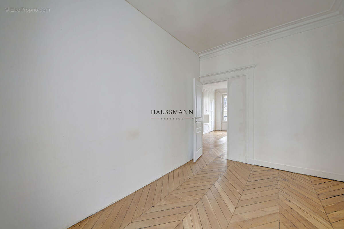 Appartement à PARIS-8E