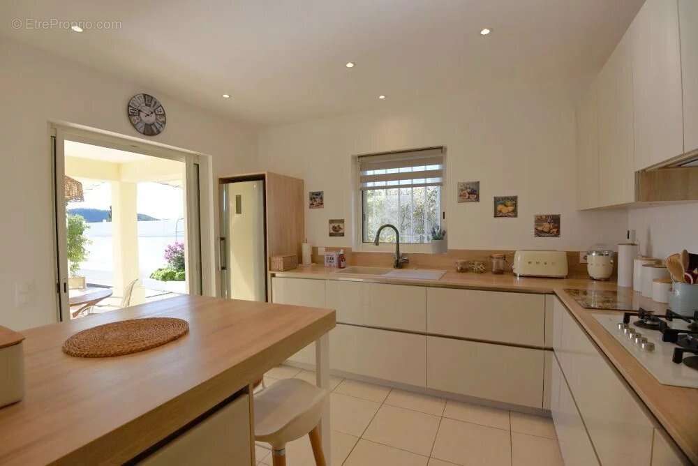 Maison à BAGNOLS-EN-FORET