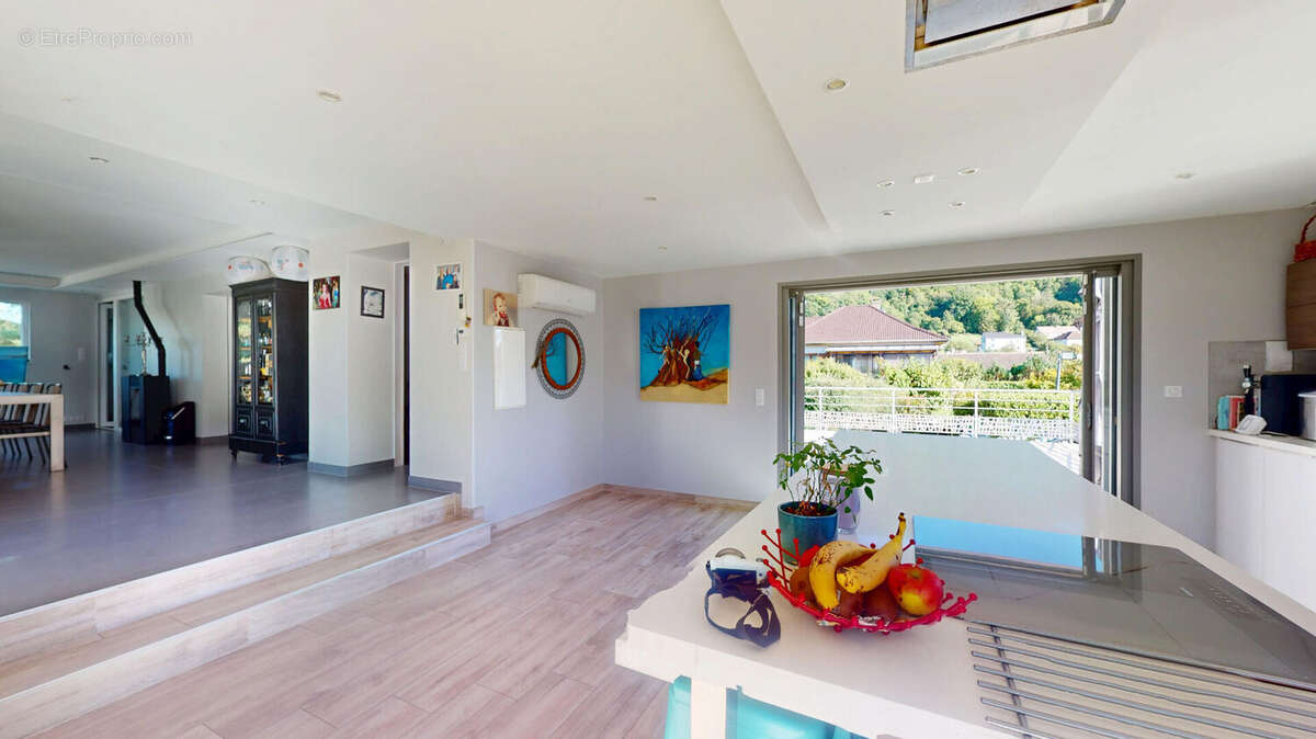 Maison à AVANNE-AVENEY