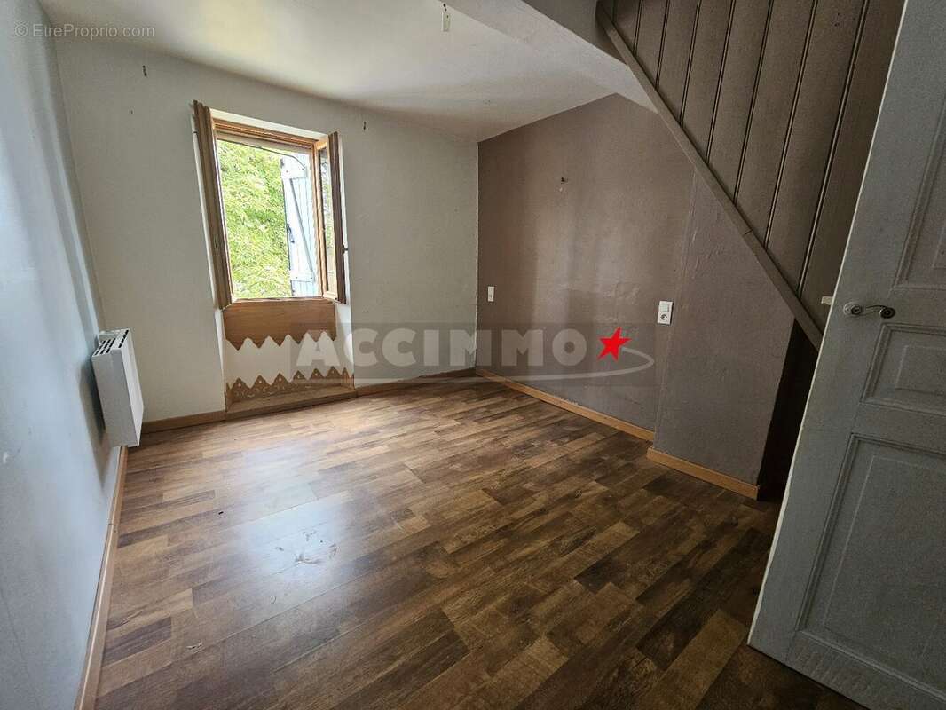 Saint julien du puy - 2 maisons + dependances - photo 5