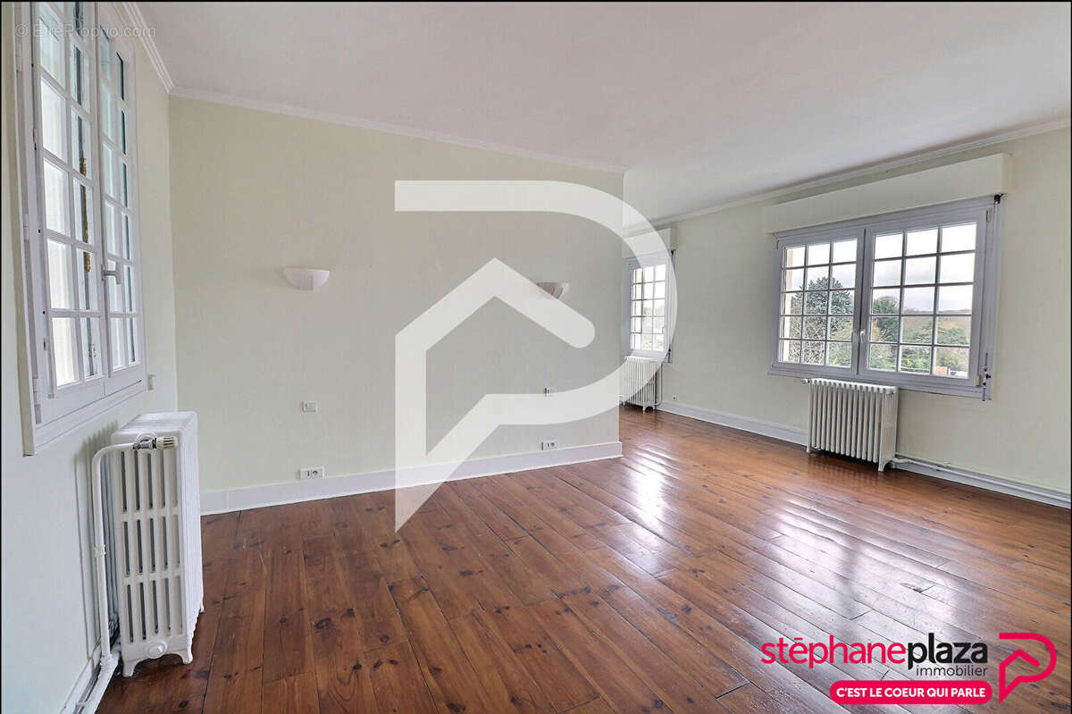 Maison à LE MESNIL-LE-ROI