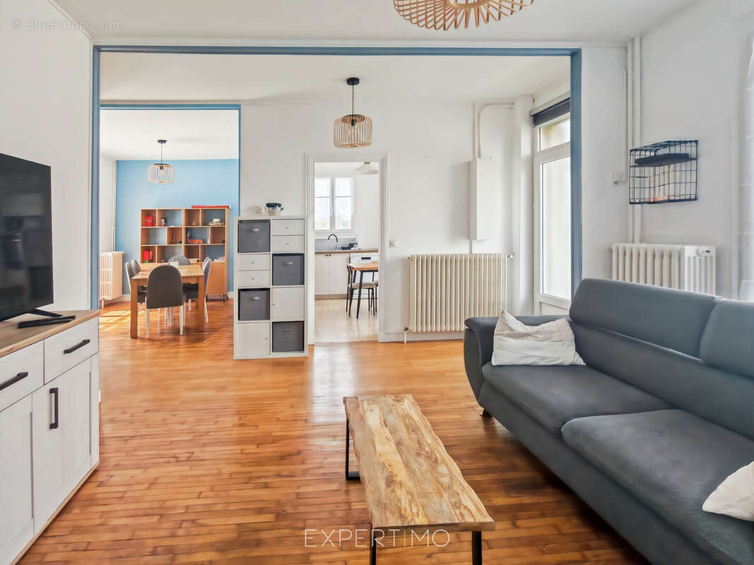 Maison de caractère rénovée avec jardin, véranda et garage - photo 5