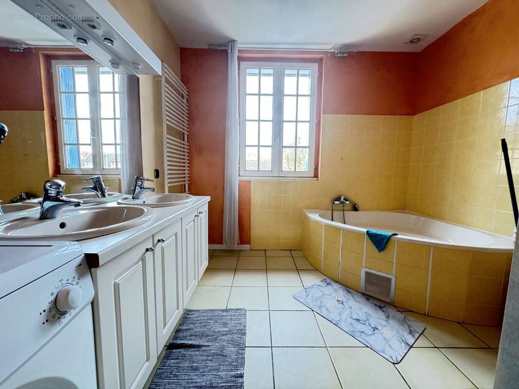 Appartement à NERIS-LES-BAINS