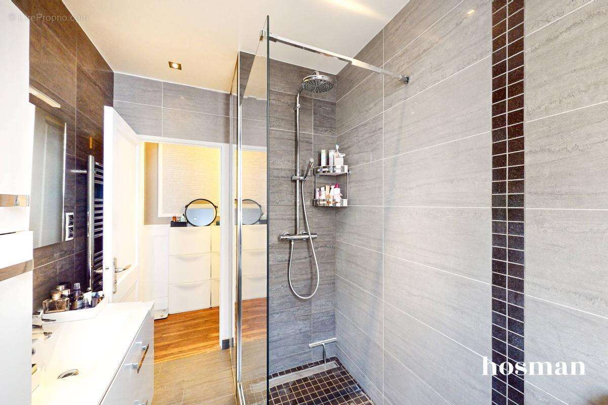 Appartement à COURBEVOIE