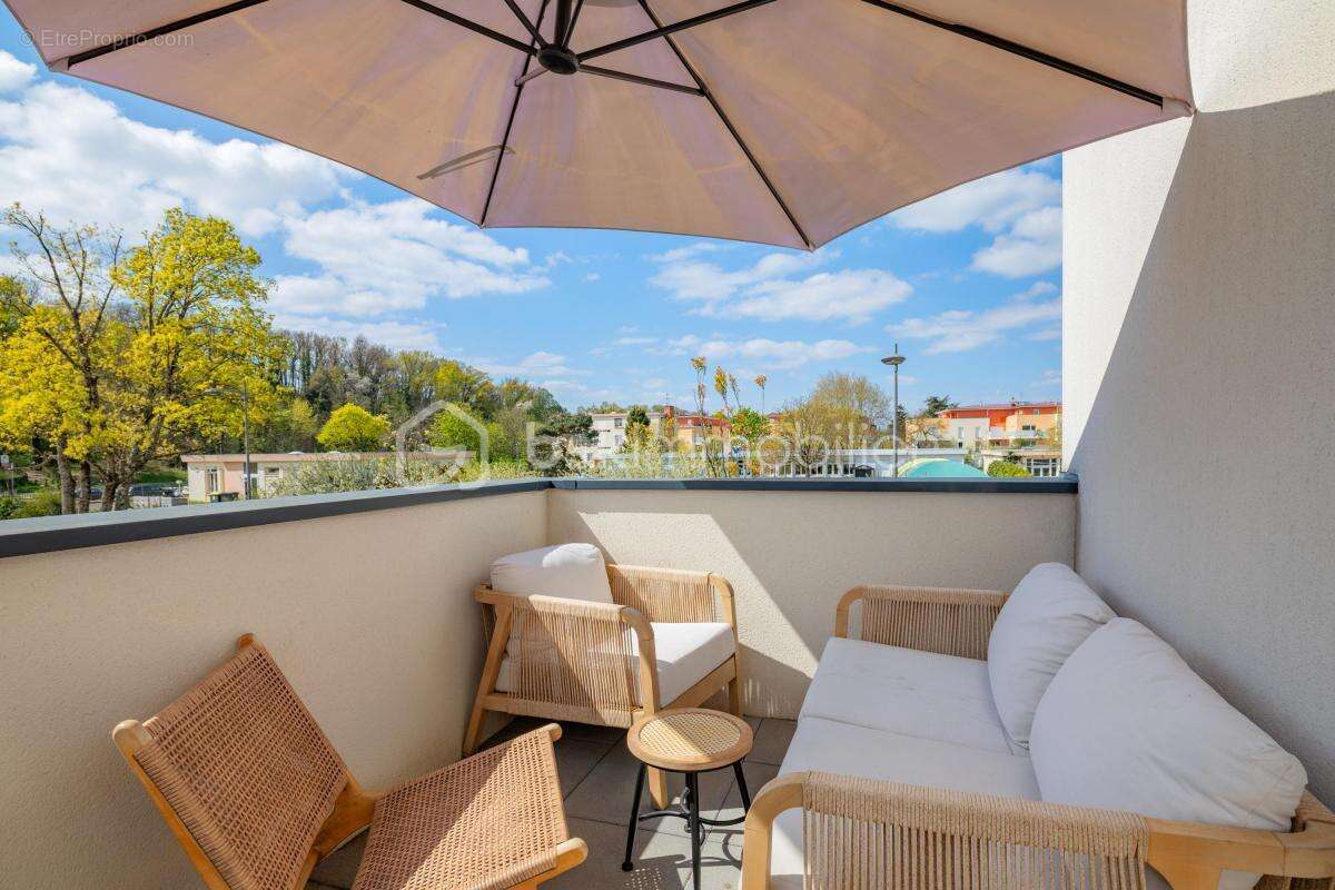 Appartement à MEYZIEU